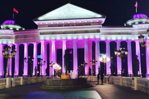 Read more about the article Напред розово