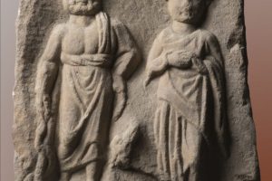 Read more about the article Вотивен релјеф со претстава на богот Асклепиј и божицата Хигија